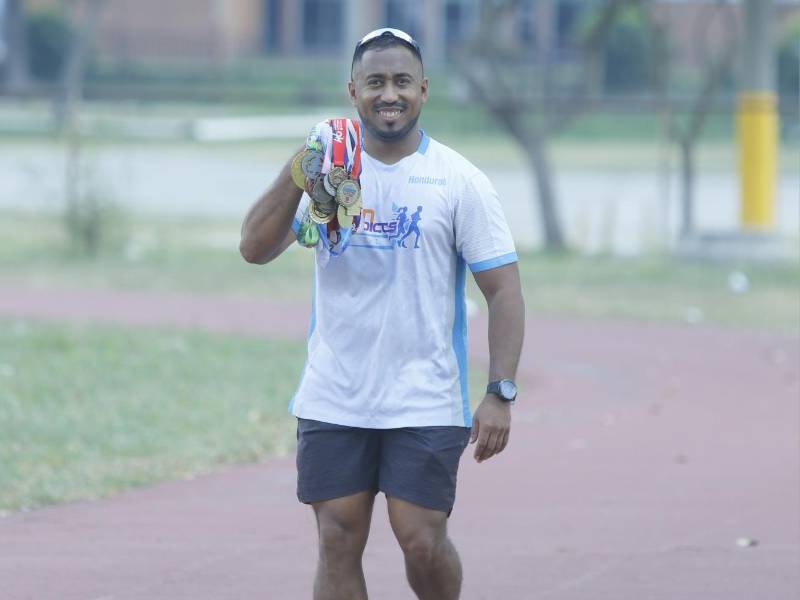 García también es “coach” de un grupo de corredores en San Pedro Sula y cuenta con su propio gimnasio. (Foto OPSA: Neptalí Romero)