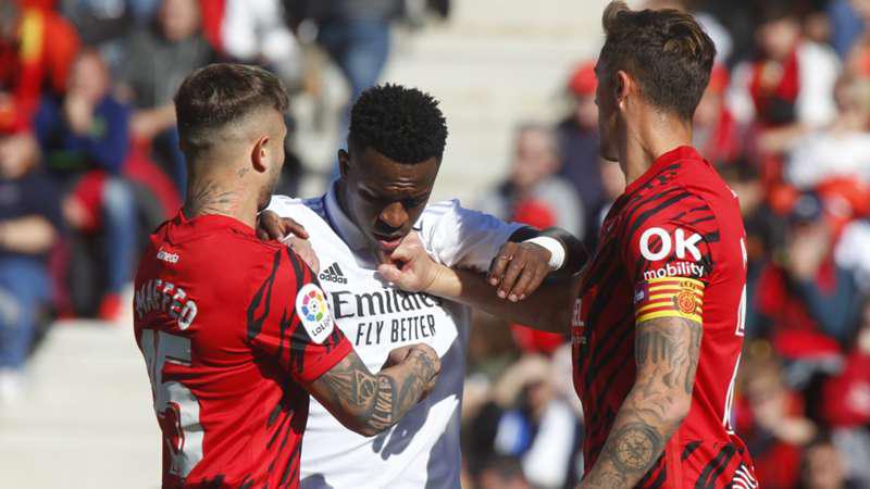 El capitán José Raíllo y Pablo Maffeo tuvieron un duelo personal con Vinicius.