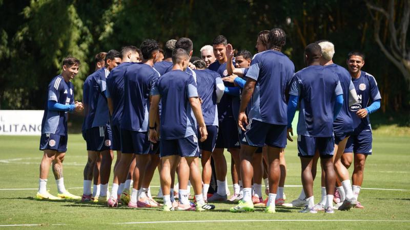 Entre bromas y risas; futbolista lastimado: así fue el último entreno de Costa Rica previo a la batalla ante Honduras
