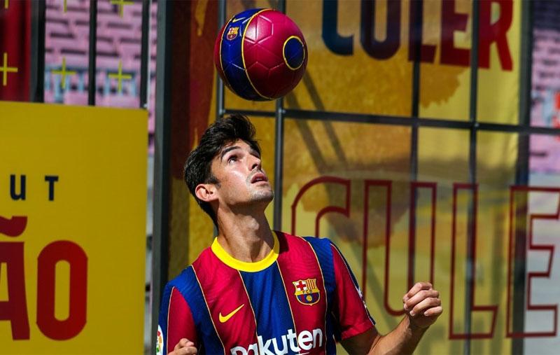 Fue compañero de Messi y revela: “Convivir con él fue raro, me saludaba con un beso, pero después me acostumbré”