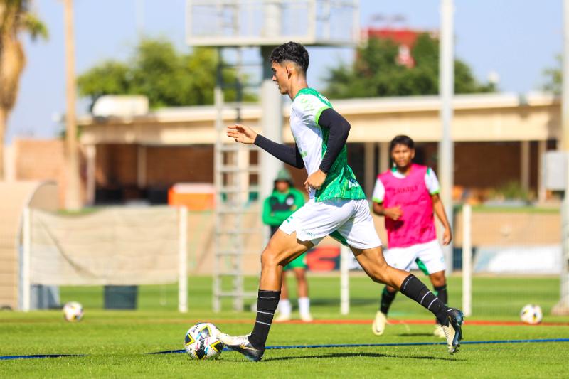 Santos Laguna de México lleva al hondureño Antony “Choco” Lozano a su primer entrenamiento