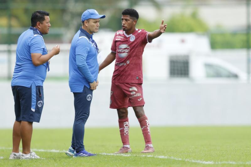 El héroe de Motagua ante Platense, error arbitral que no aprovechó el Ciclón y las bellas chicas en el Excélsior