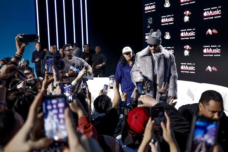 Bad Bunny sorprende con anuncio sobre su show en el Super Bowl LIX y hace petición: Aprendan a bailar y hagan...