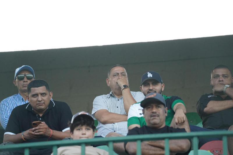 Marathón celebra previo a la final, nuevo DT de Olancho presente, peculiar corte a debutante y bellas chicas en el Yankel
