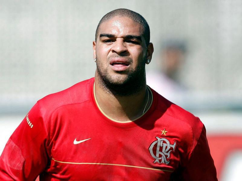 ¿Adriano hundido en el alcohol y sin familia? Revelan lo que realmente pasó con ‘El Emperador’, el exjugador brasileño