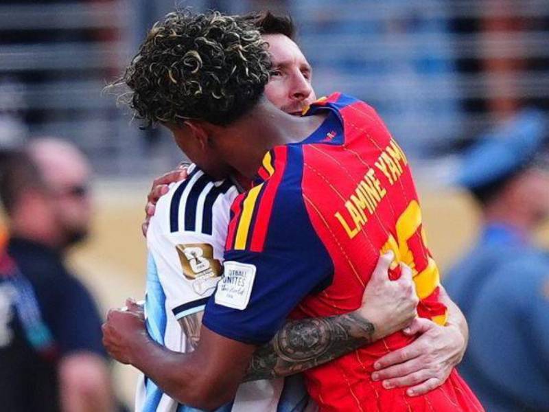 Lamine Yamal y Leo Messi se dieron un emotivo abrazo y compartieron una pequeña conversación tras la final del Mundil.