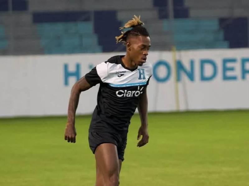 Pomponera del partido de tiktokers sorprende al revelar su relación con un legionario hondureño en Europa