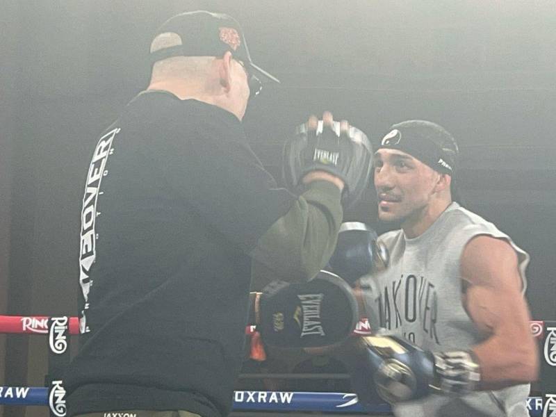 Teófimo López en pleno entrenamiento en New York, preparándose para el combate de este viernes ante Arnold Barboza Jr en el Times Square de la gran Manzana. Foto Eduardo Solano