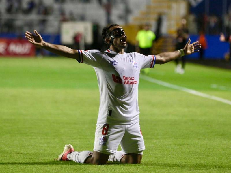 Edwin Rodríguez marcó dos goles para el Olimpia ante el Firpo por la Copa Centroamericana.