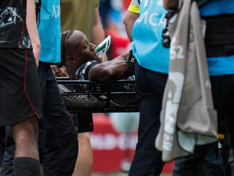 Koné sufrió la lesión en una acción ocurrida junto al banquillo canadiense en el duelo ante Qatar en la segunda jornada del Mundial 2026.