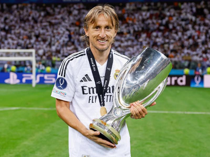 Modric 'regresa' al fútbol inglés y ficha por histórico club de Inglaterra: el puesto que tendrá el jugador de Real Madrid
