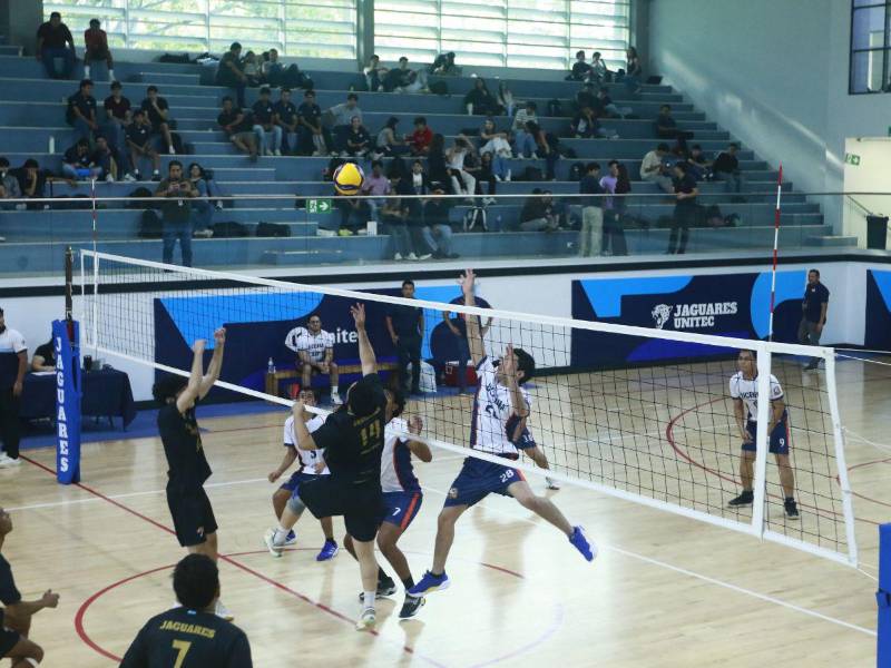 La jornada inició con el encuentro entre la delegación de voleibol de Unitec y Ucenm.