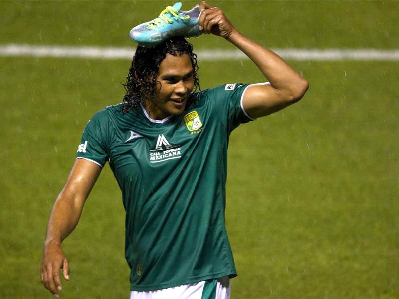 Humildad y problemas: La vida del mexicano “Gullit” Peña, marcada por las polémicas e inestabilidad deportiva