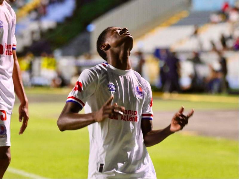 Jeremy Rodríguez, la nueva joya de Olimpia en la Liga Nacional.