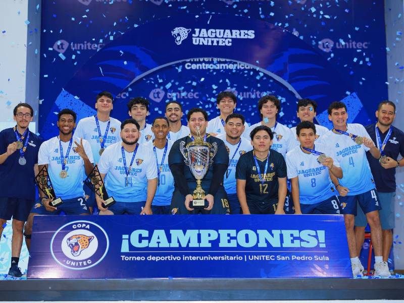 Jaguares UNITEC, ganadores del primer lugar en la categoría Voleibol Masculino.