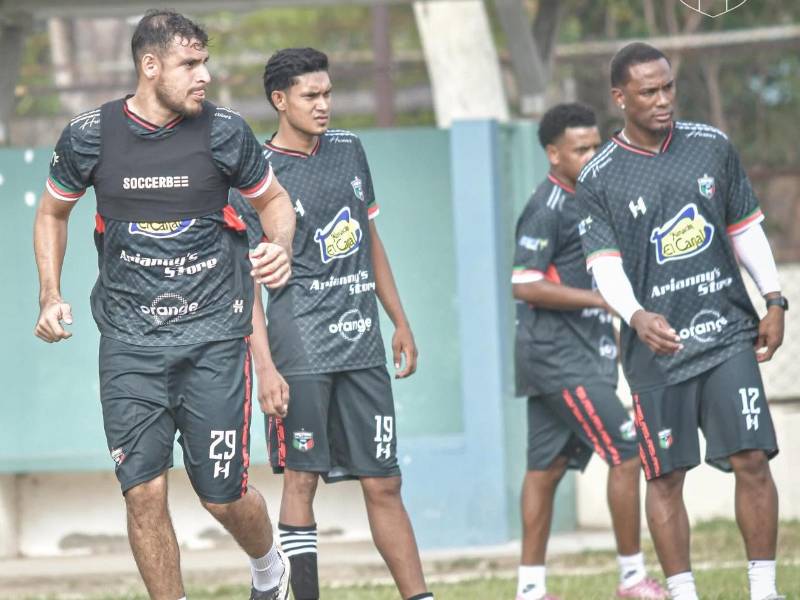 Deiby Flores sorprende y se entrena con nuevo club hondureño