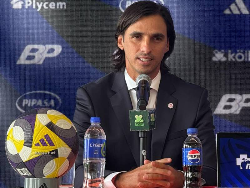 Bryan Ruiz durante la conferencia de prensa como nuevo seleccionador de Costa Rica para buscar el resurgir de la Sele.