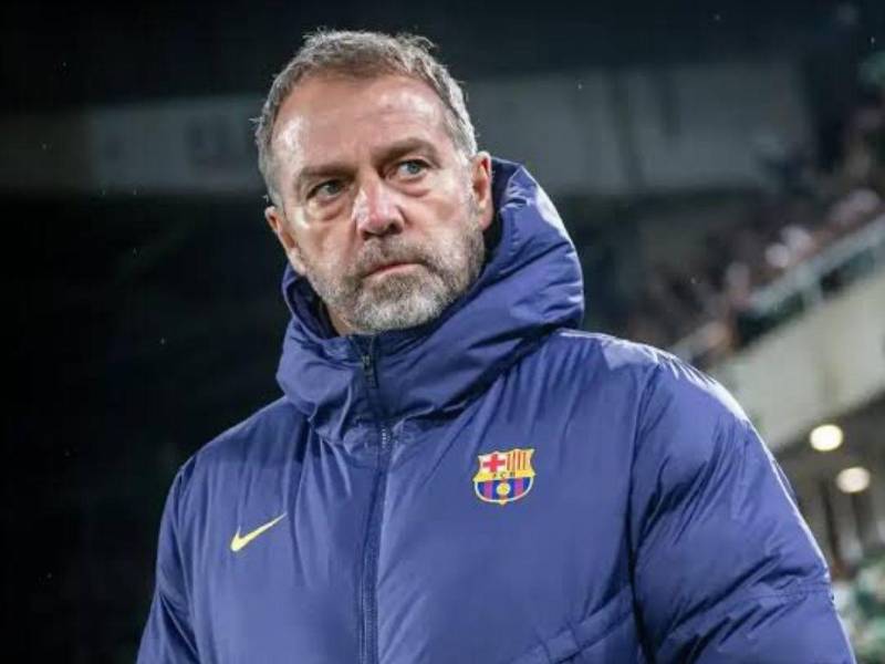 Hansi Flick pretende llevar a un campeón del mundo al Barcelona que lleva semanas negociando con los blancos.