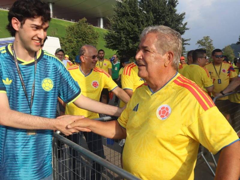 El entrenador colombiano, Jorge Luis Pinto, se encuentra en la Copa del Mundo disfrutando del torneo donde su país está clasificado a la siguiente ronda.