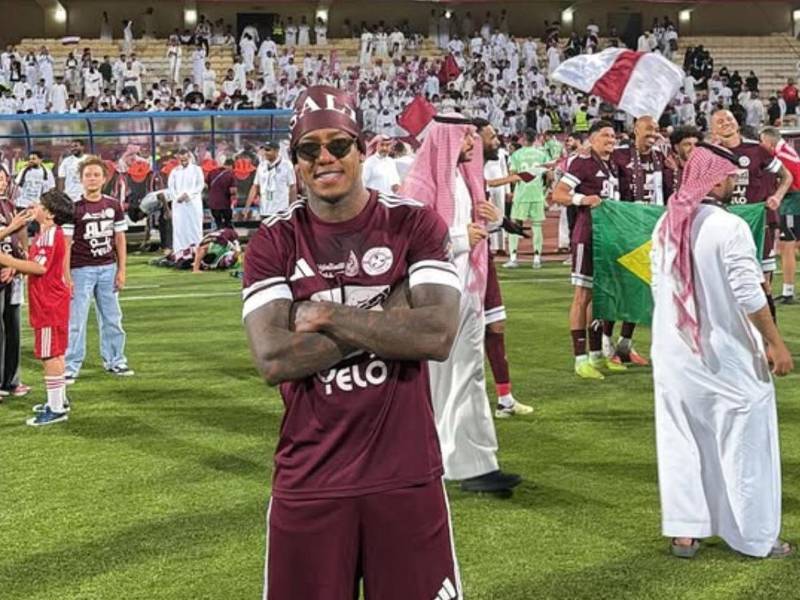 Así fue el festejo de Romell Quioto con el Al Faisal en Arabia Saudita tras lograr el ascenso a primera.