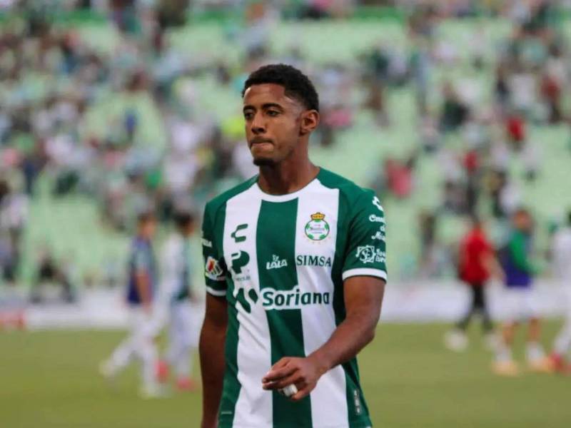 El delantero hondureño reveló que es un santista más. Se lo dije al presidente