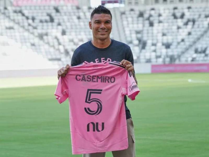 Casemiro dice que siempre soñó jugar con Messi, tras sufrirlo en el Real Madrid