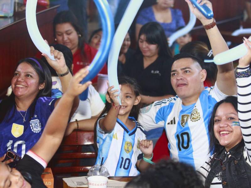 El ambiente festivo del City Mall reunió a muchas familias que asistieron a la gran final del máximo evento deportivo.