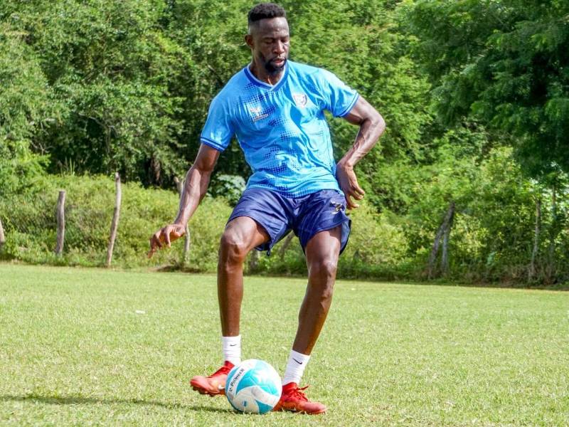 El Tiktoker está entrenando a todo vapor con el Génesis, pero todavía no firma contrato como jugador profesional.