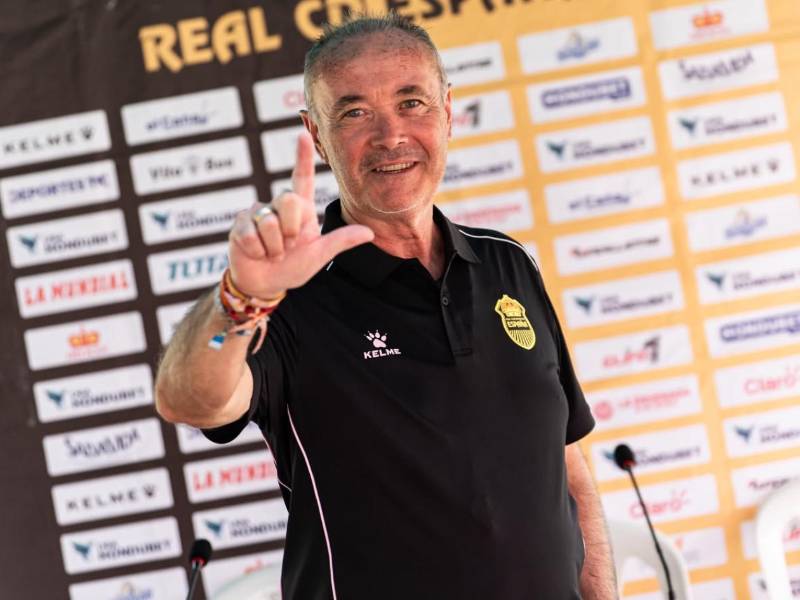 El entrenador español durante la presentación con Real España para la temporada 2026-27.