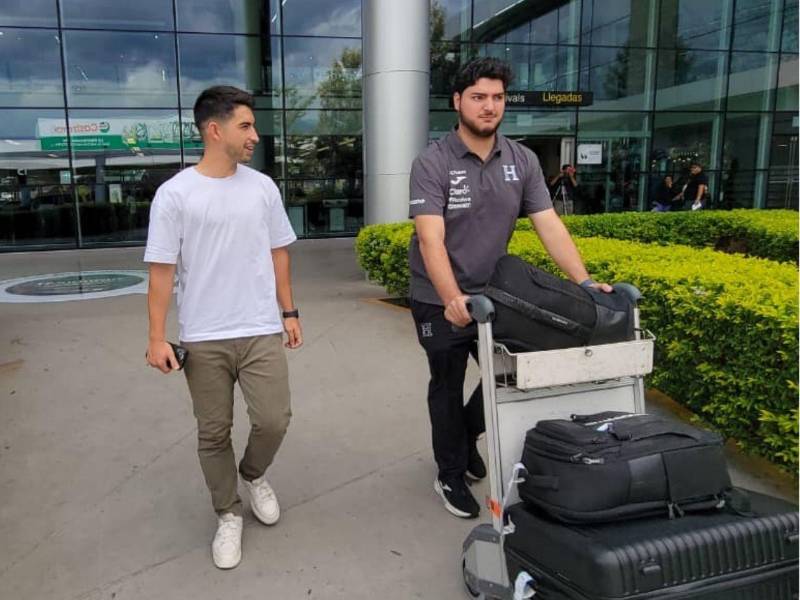 Jonathan Rubio en su regresó a la Selección de Honduras tras arribar al Aeropuerto Internacional de Palmerola.