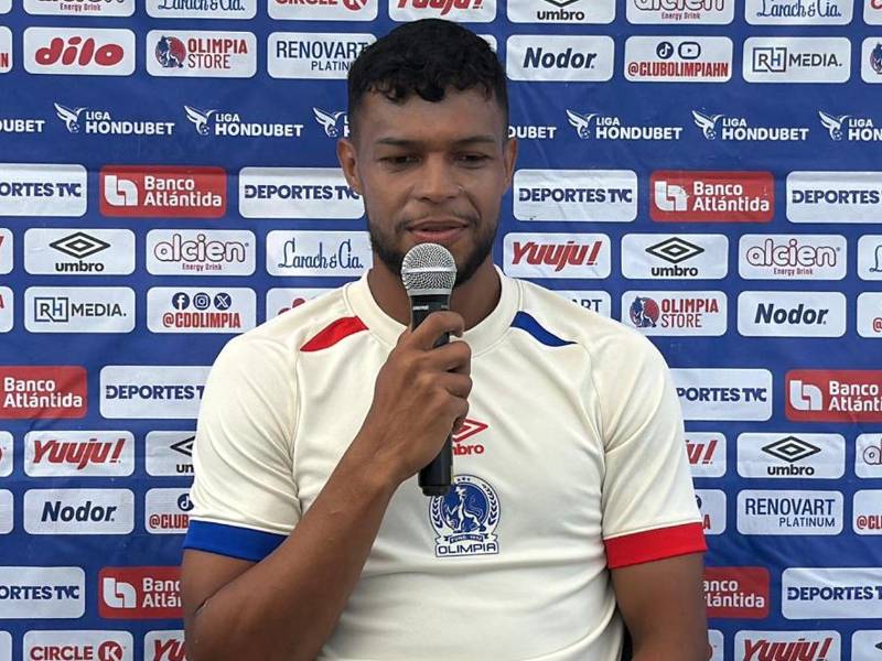 Kilmar Peña en su primera conferencia de prensa en el Olimpia tras llegar de Lobos.