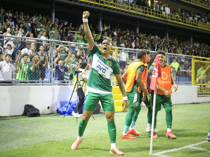 El delantero colombiano, Yairo Moreno, anotó uno de los goles en el empate 2-2 de la ida de cuartos de final de la Copa Centroamericana.