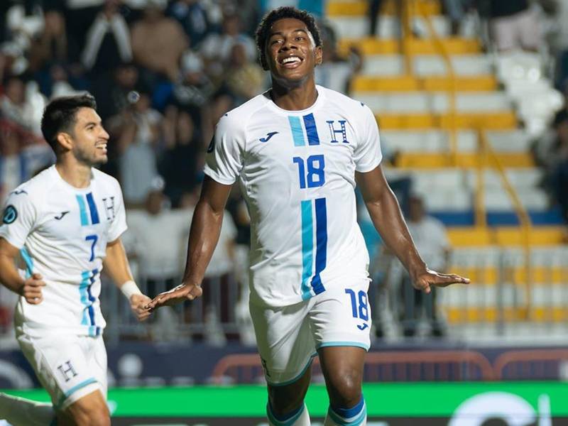 Dereck Moncada fue expulsado ante Jamaica en el triunfo de la Bicolor en Kingston.