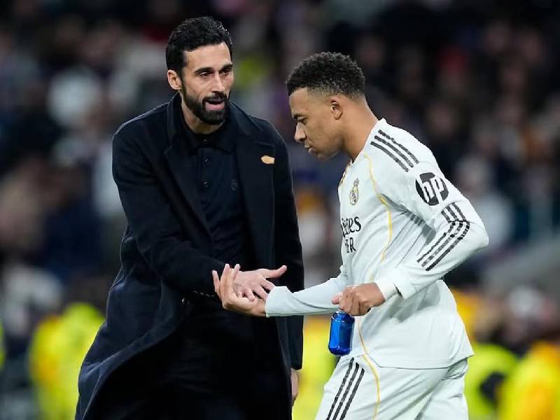El técnico de Real Madrid desmintió haberle dicho a Mbappé que era el cuarto delantero de la plantilla.