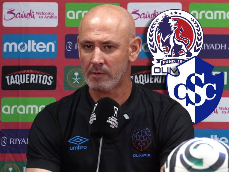 Eduardo Espinel en conferencia de prensa previo al duelo ante Cartaginés en la Copa Centroamericana.