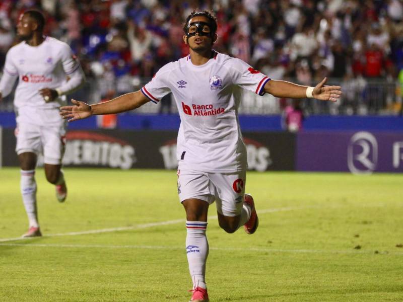 Edwin Rodríguez abrió el marcador desde el manchón penal ante el Firpo por la Copa Centroamericana.
