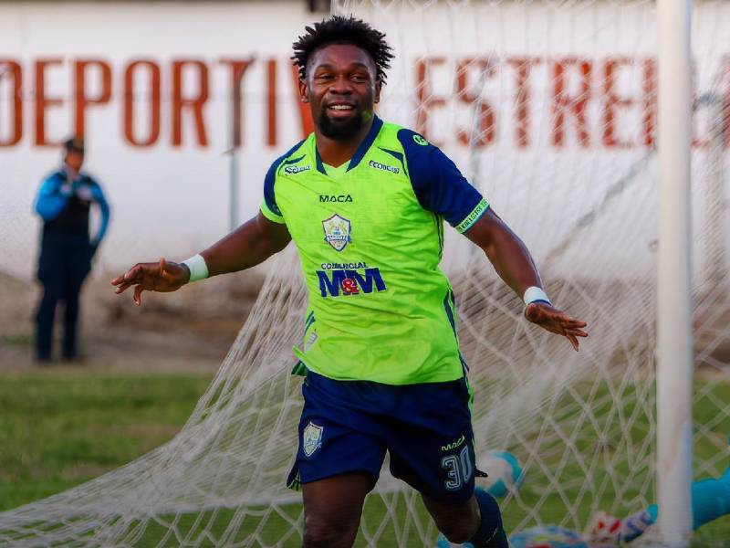 'Machuca' Ramírez fue el anotador del único gol del partido entre Estrella Roja y Olancho FC.
