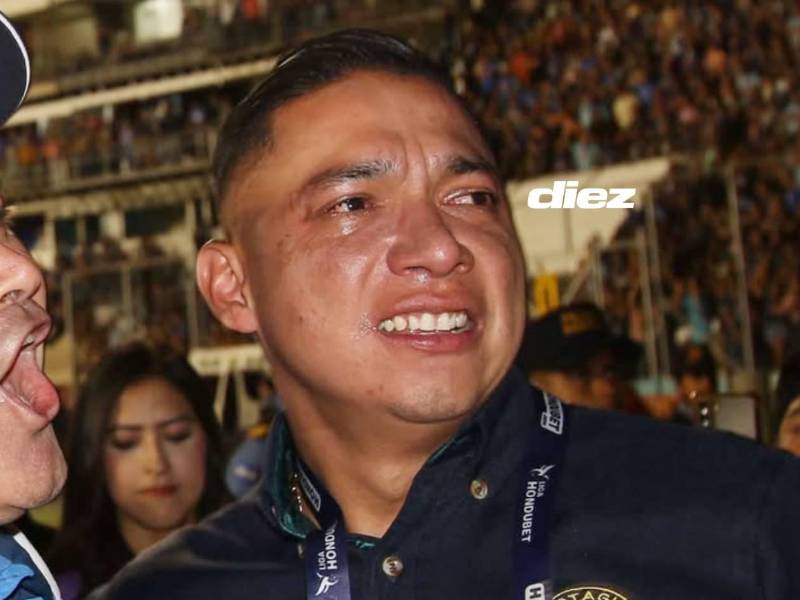 Emilio Izaguirre lloró de la emoción con la obtención del título 20 para Motagua. Fotos Marvin Salgado y Mauricio Ayala.
