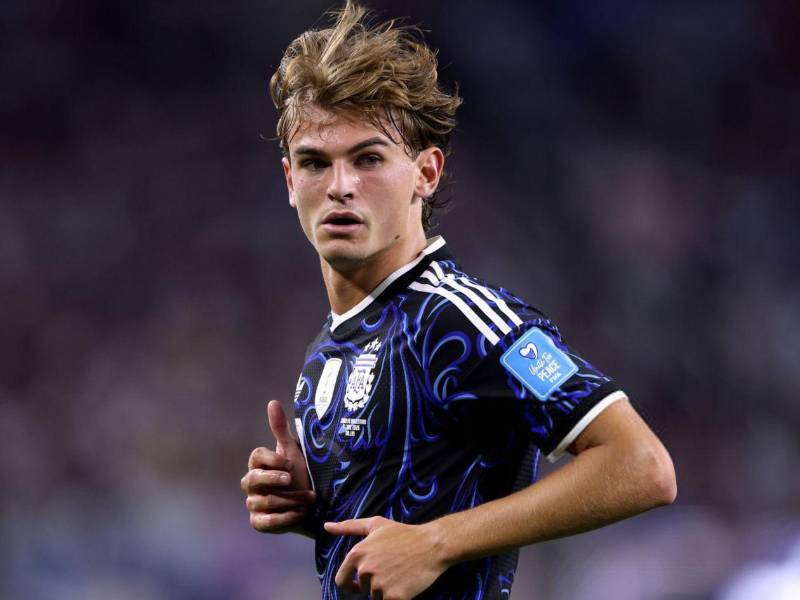 Nico Paz tenía la posibilidad de volver al Real Madrid, pero seguirá jugando por un año más en la Serie A.