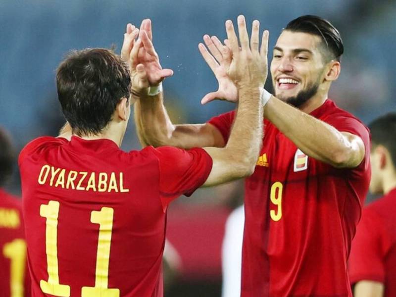 Con la selección de España logró la medalla de plata en los Juegos Olímpicos de Tokio 2020.