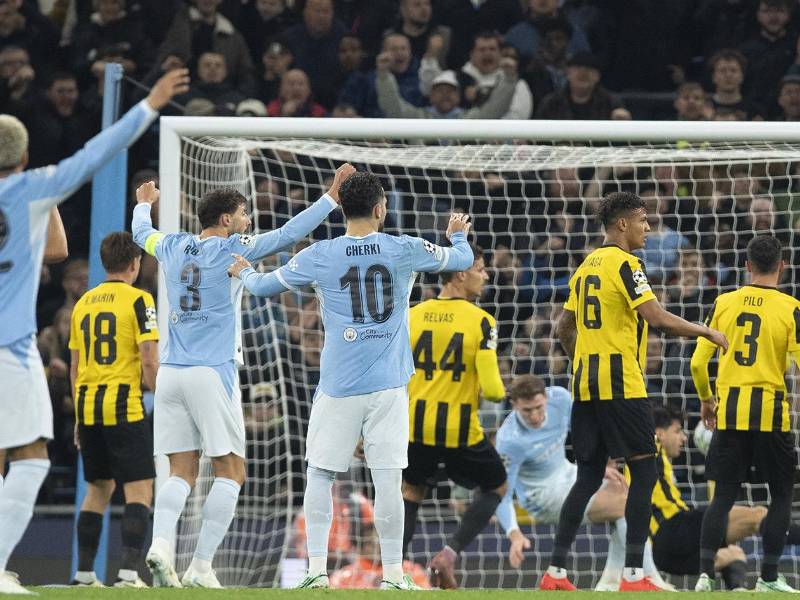 Kervin Arriaga durante el partido frente al Manchester City en Inglaterra por la Champions League.