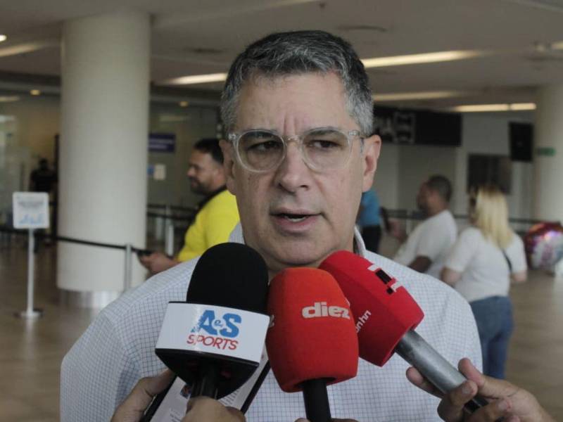 Rafa Villeda, presidente del Olimpia, saborea el clásico ante Saprissa.