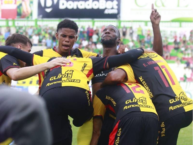 Real España resiste con 10 jugadores y le roba un empate a Marathón en el clásico