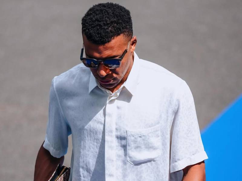 Mbappé ha decidido cortar el vínculo que había mantenido durante años y desde España revelan que el futbolista de Real Madrid estaría cerca de llegar a un nuevo acuerdo.