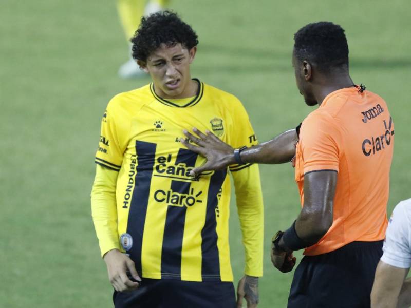 El futbolista del Real España, Nixon Cruz, ha tenido fuertes cuestionamiento de sus compañeros debido a su temperamento que ha afectado el club en la etapa final del campeonato.