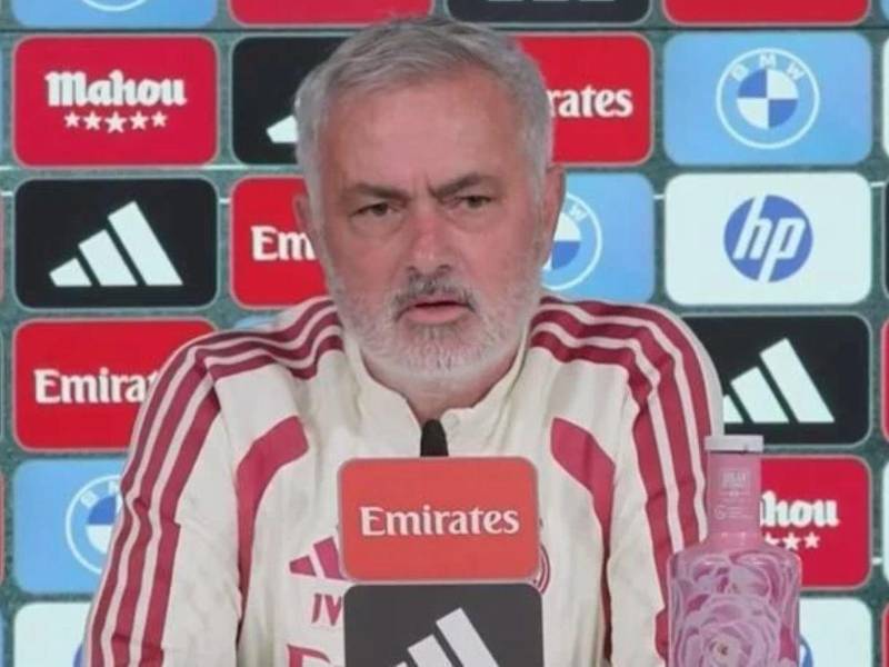 Mourinho en la conferencia de prensa antes de enfrentar al Barcelona en el Clásico del fútbol español.