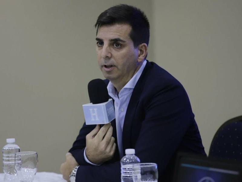 Francis Hernández tomó la palabra y aseguró que valorarán a todos los jugadores hondureños de Liga Nacional y Europa para que formen parte de las selecciones.