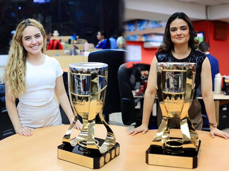 Las guapas periodista de Diario DIEZ y LA PRENSA, Mavis Callejas y Claudia Torres, posan con la Copa que levantará el campeón del Clausura el próximo 24 de mayo en la gran final.