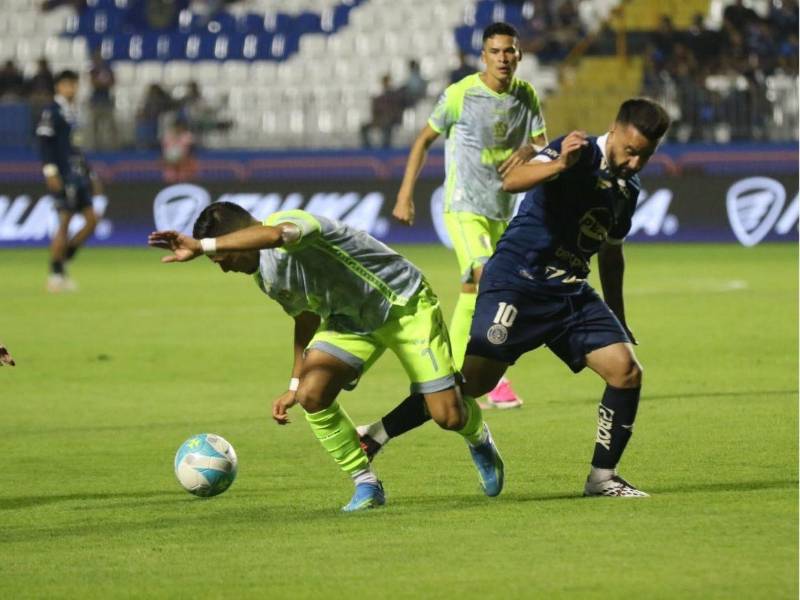 ¡Fiesta azul! Motagua remonta al Olancho y celebra su aniversario con triunfo