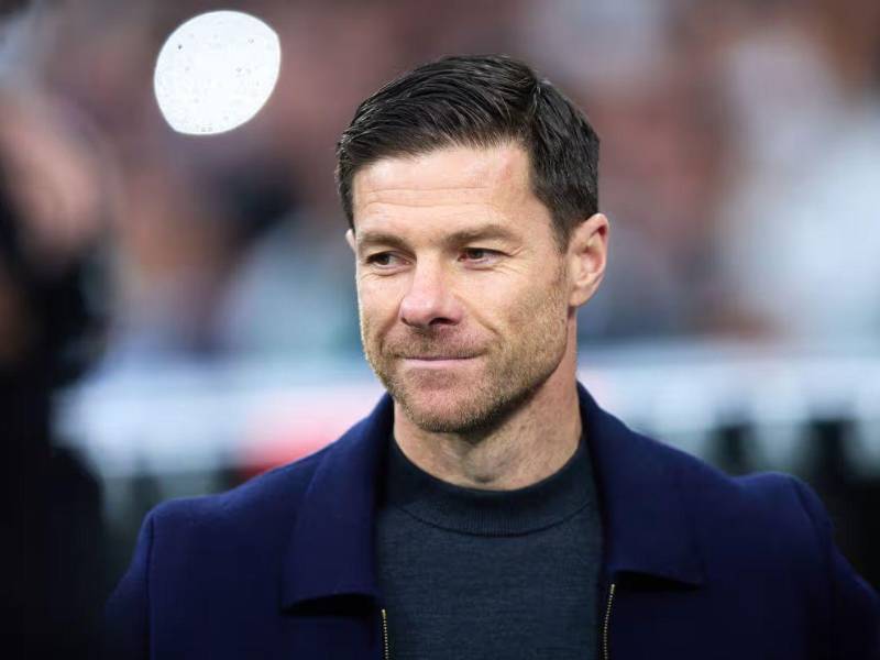 El técnico español firma por cuatro años con equipo grande de la Premier League